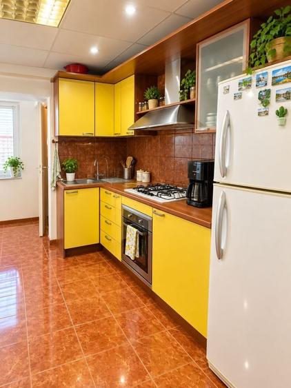 Apartament cu 3 camere decomandat, mobilat în Central