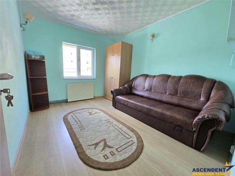 Apartament cu 3 camere decomandat în Noua