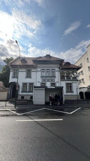 Casă cu 4 camere decomandat cu Teren 350 Mp în Drumul Carului