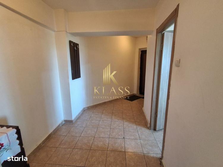 Apartament cu 3 camere semidecomandat în Ciupercenii Noi