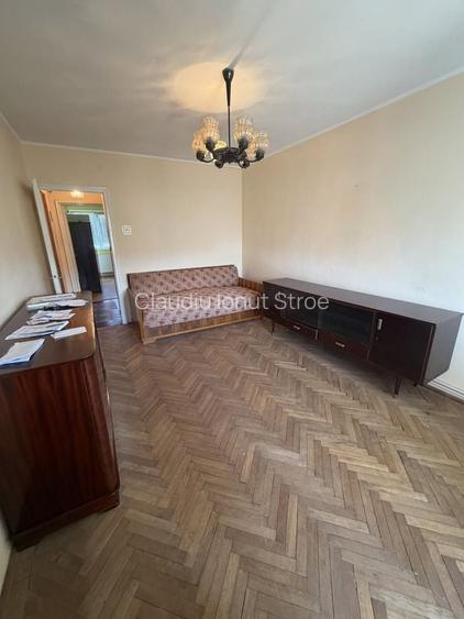 De vânzare apartament 2 camere Decomandat etaj 3/4