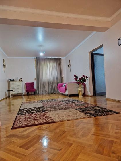 Casă cu Teren 1095 Mp în Cazasu
