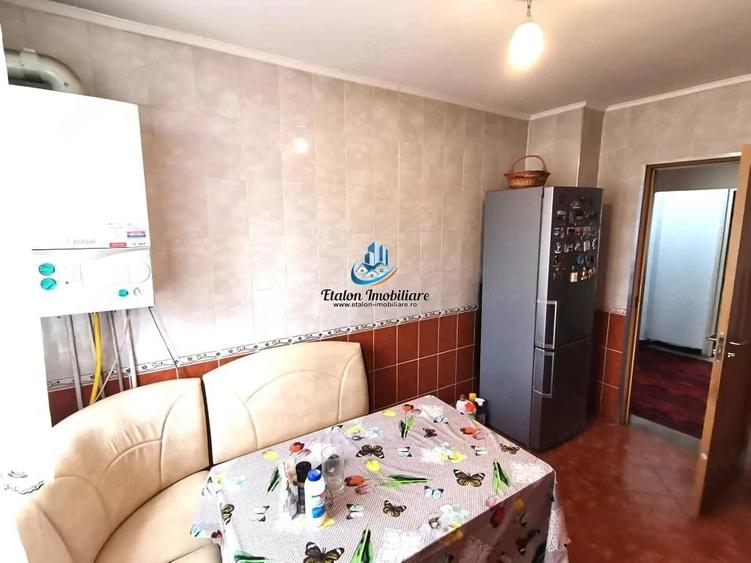 Apartament cu 3 camere decomandat în Mărăței