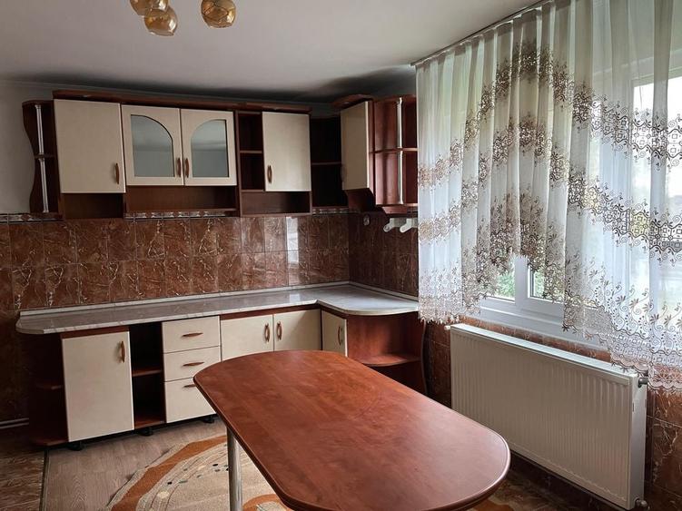 Casă cu 4 camere în Rucăr