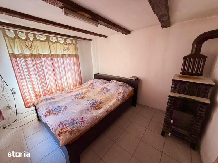 Casă cu 3 camere cu Teren 2974 Mp în Central