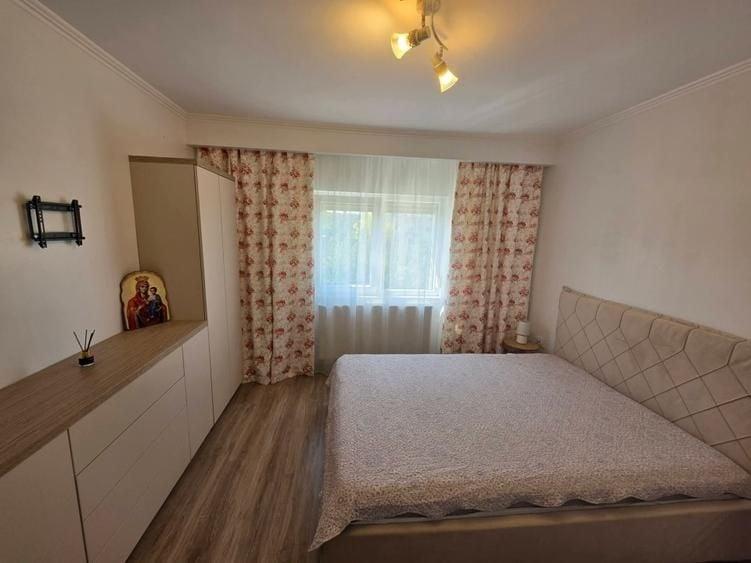 Apartament cu 3 camere decomandat în Girocului