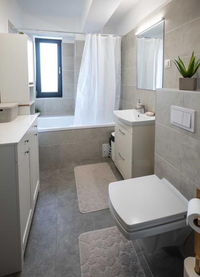 Apartament cu 3 camere decomandat, mobilat în Girocului