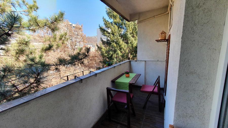 Apartament cu 3 camere semidecomandat în Tudor