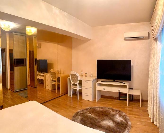 Apartament cu 4 camere decomandat, mobilat în Sisești