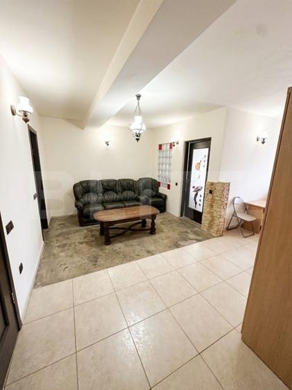 Apartament cu 2 camere semidecomandat, mobilat în Florești