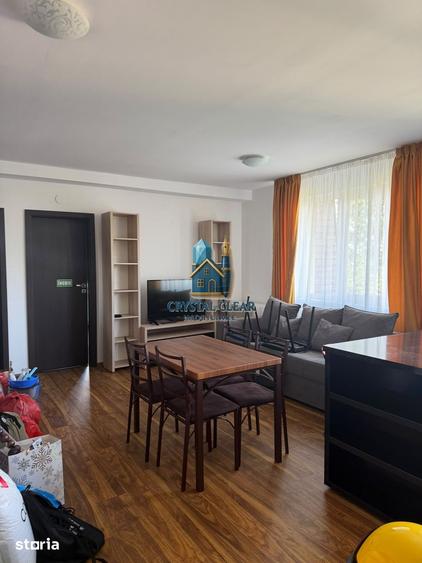 Apartament cu 5 camere decomandat în 7 Noiembrie