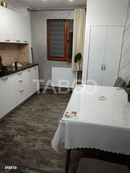Apartament cu 2 camere semidecomandat, mobilat în Central