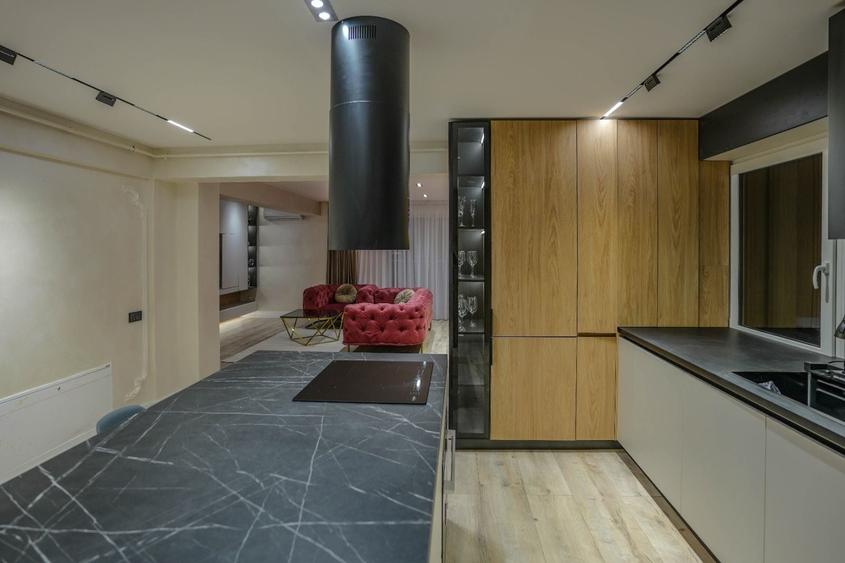 Apartament cu 3 camere decomandat în Exterior Vest