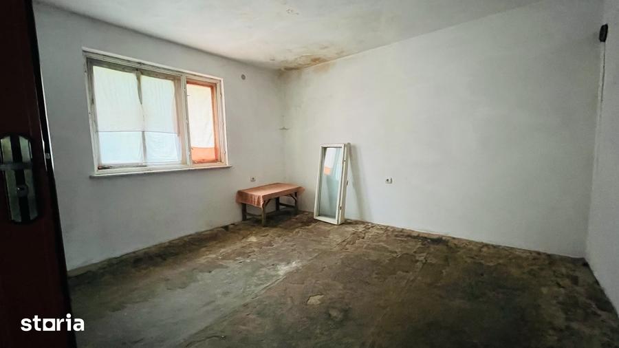 Casă cu 4 camere cu Teren 240 Mp în Central