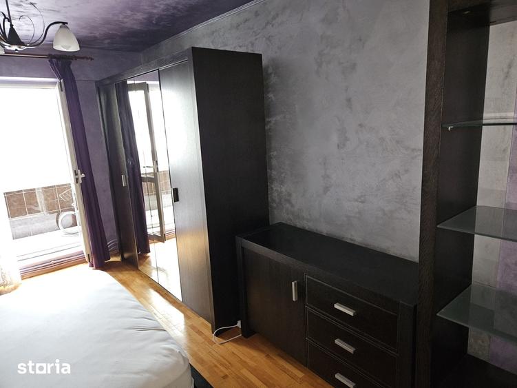 Apartament cu 3 camere decomandat în Calea București