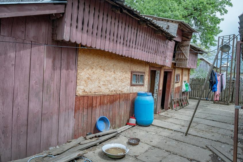 Casă individuală cu 7 camere cu Canalizare în Tazlău