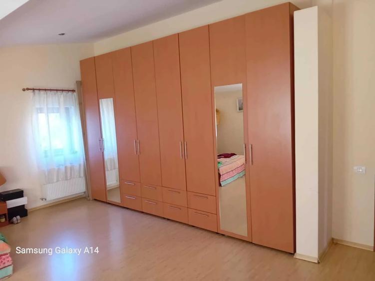 Casă individuală cu 4 camere cu Canalizare în Moșilor