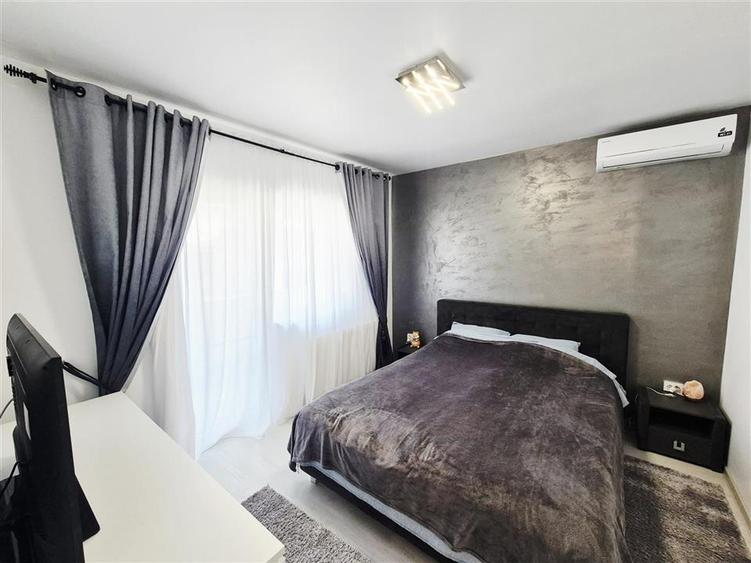 Casă cu 4 camere cu Teren 100 Mp în Bucium