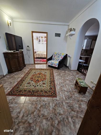 Apartament cu 3 camere decomandat în Universității