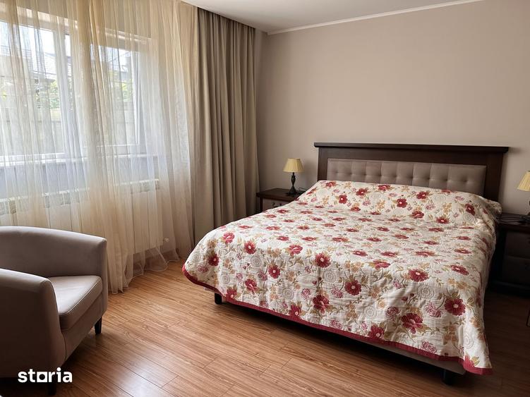 Casă cu 10 camere cu Teren 600 Mp în Eforie