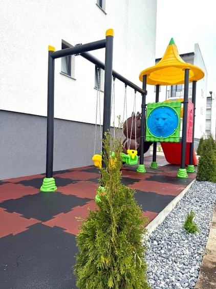 Apartament cu 4 camere semidecomandat în Ipotești