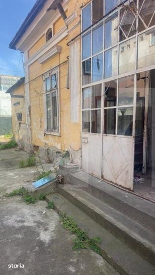 Casă cu 3 camere cu Teren 450 Mp în Central