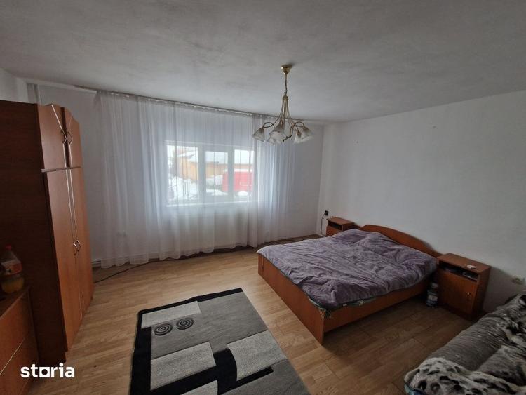 Casă cu 4 camere cu Teren 700 Mp în Recea