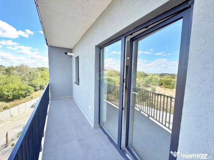 Apartament cu 3 camere semidecomandat în Grădiște