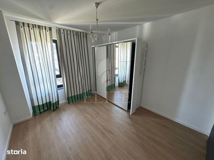 Apartament cu 3 camere semidecomandat în Gară