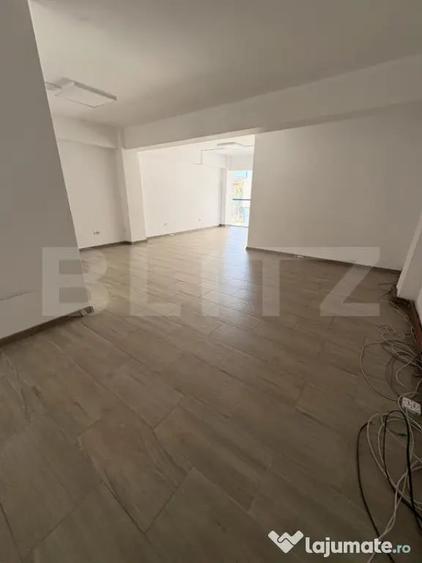Spațiu comercial, de 47 mp, în Central
