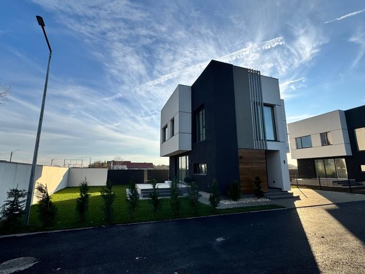 Casă individuală cu 4 camere cu Garaj în Tunari