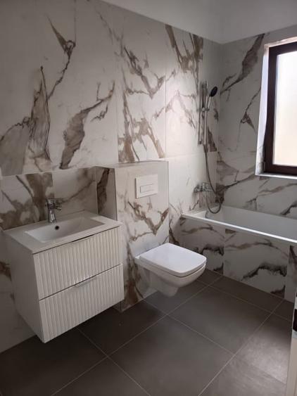 Duplex cu 5 camere cu Canalizare în Dumbrăvița