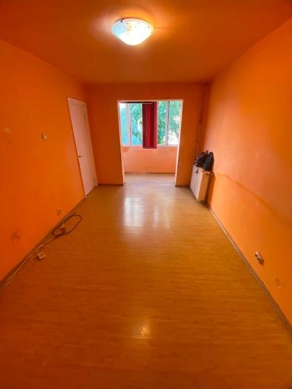 Apartament cu 3 camere semidecomandat în Șagului