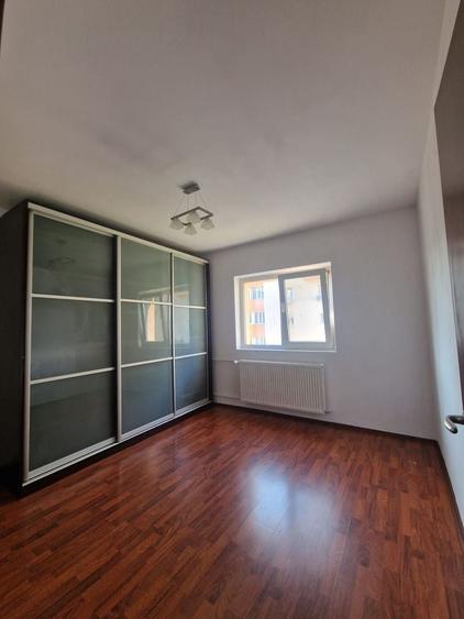 Apartament cu 3 camere decomandat în Nerva Traian