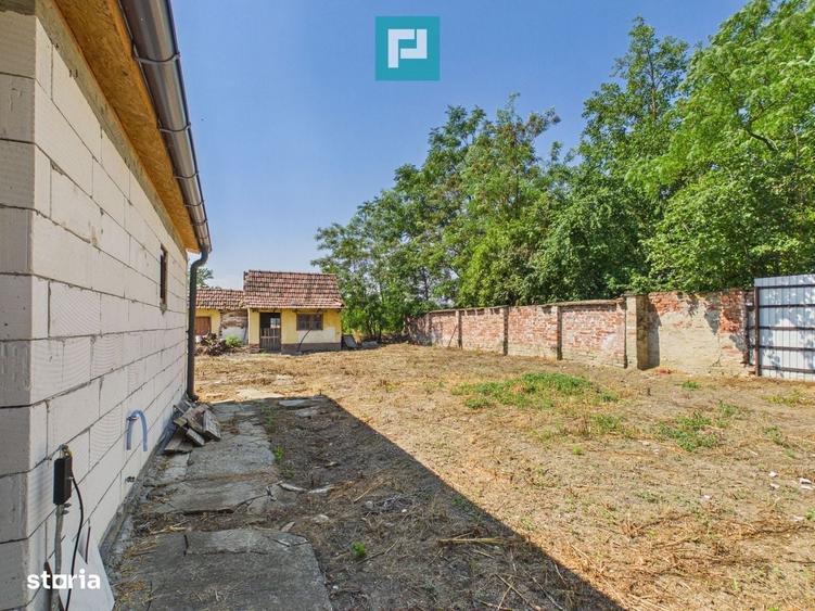 Casă cu 3 camere în Peregu Mic