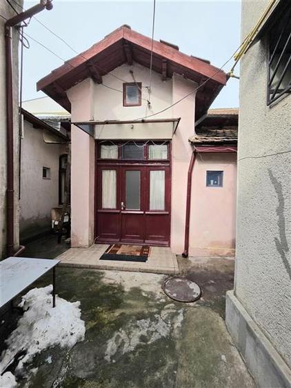 Casă cu 4 camere cu Canalizare în Casa de Cultură