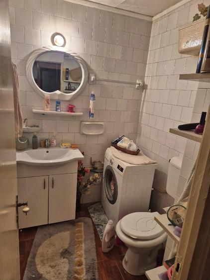 Vand apartament 4 camere decomandat et.1 micro V - 2