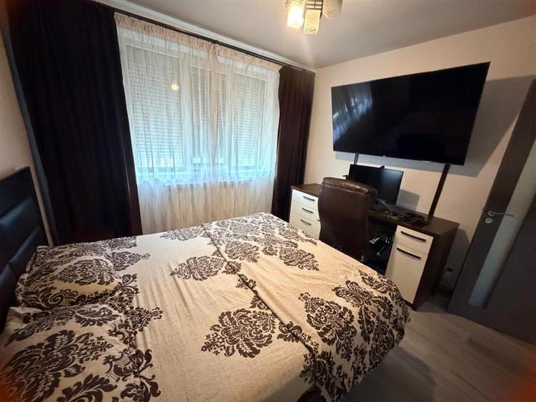Apartament cu 3 camere decomandat, mobilat în Alexandru cel Bun