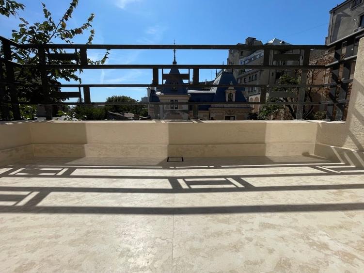 Apartament cu 3 camere decomandat, mobilat în P-ța Romană