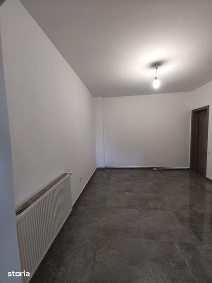Casă cu 5 camere cu Teren 250 Mp în Iris