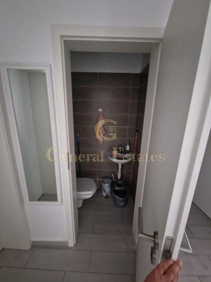 Apartament cu 3 camere decomandat în Tractorul