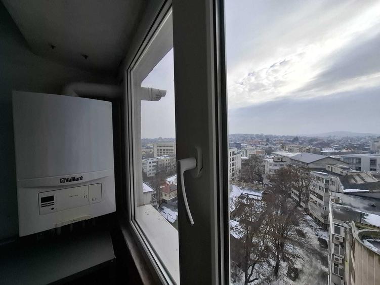 Apartament cu 3 camere decomandat în Exterior Vest