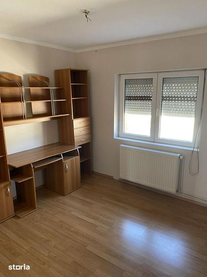 Apartament cu 3 camere decomandat în Micro 16