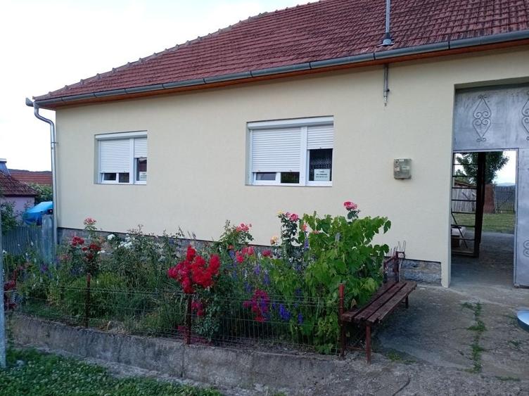 Casă cu 4 camere în Răbăgani