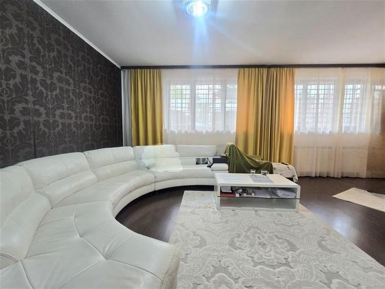 Apartament cu 5 camere semidecomandat în Bucureștii Noi