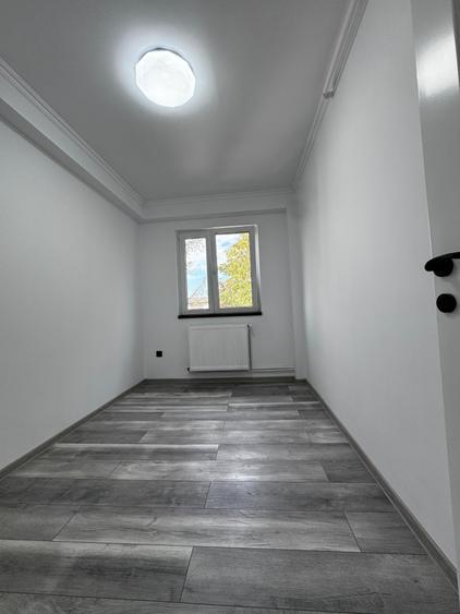 Apartament cu 3 camere semidecomandat în Tătărași