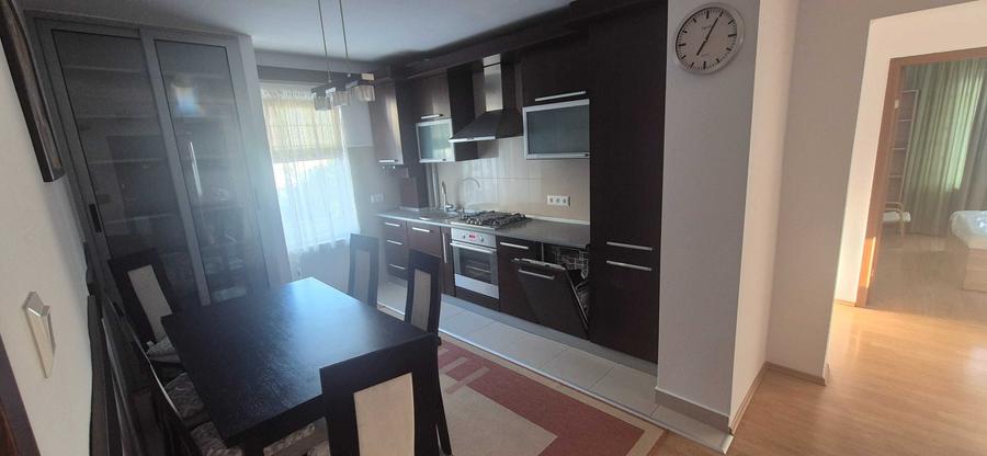 Apartament cu 4 camere decomandat în Pandurilor