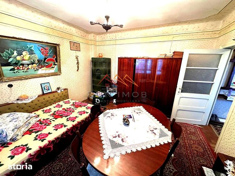 Casă cu 3 camere semidecomandat cu Teren 356 Mp în Central