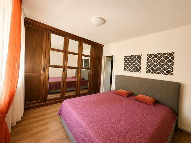 Apartament cu 3 camere decomandat, mobilat în Micro 14