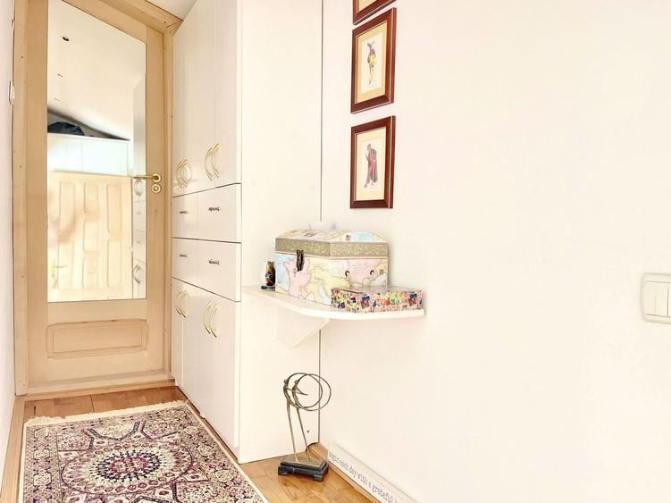 Apartament cu 6 camere semidecomandat, mobilat în Mehala